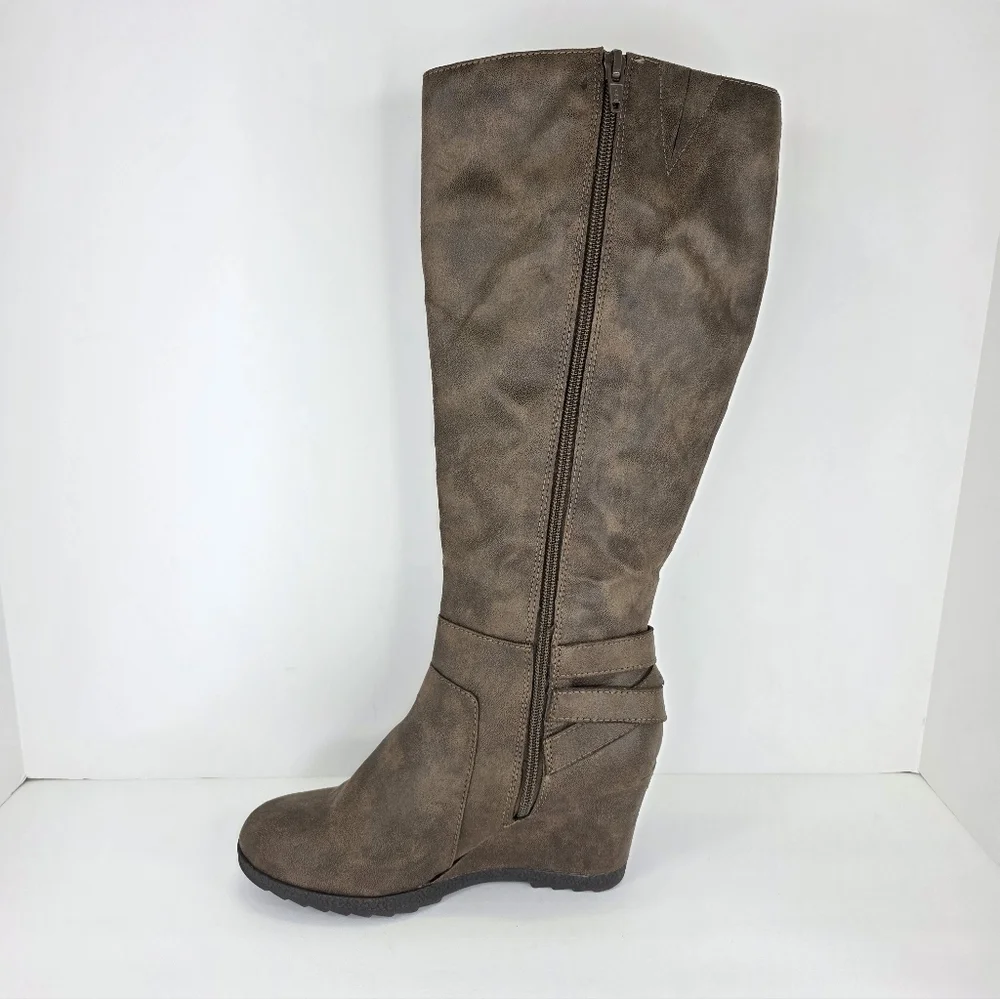 American RAG Womens Cushioned Buckle Slip Resistant Kyle Round Toe Wedge Size 7M